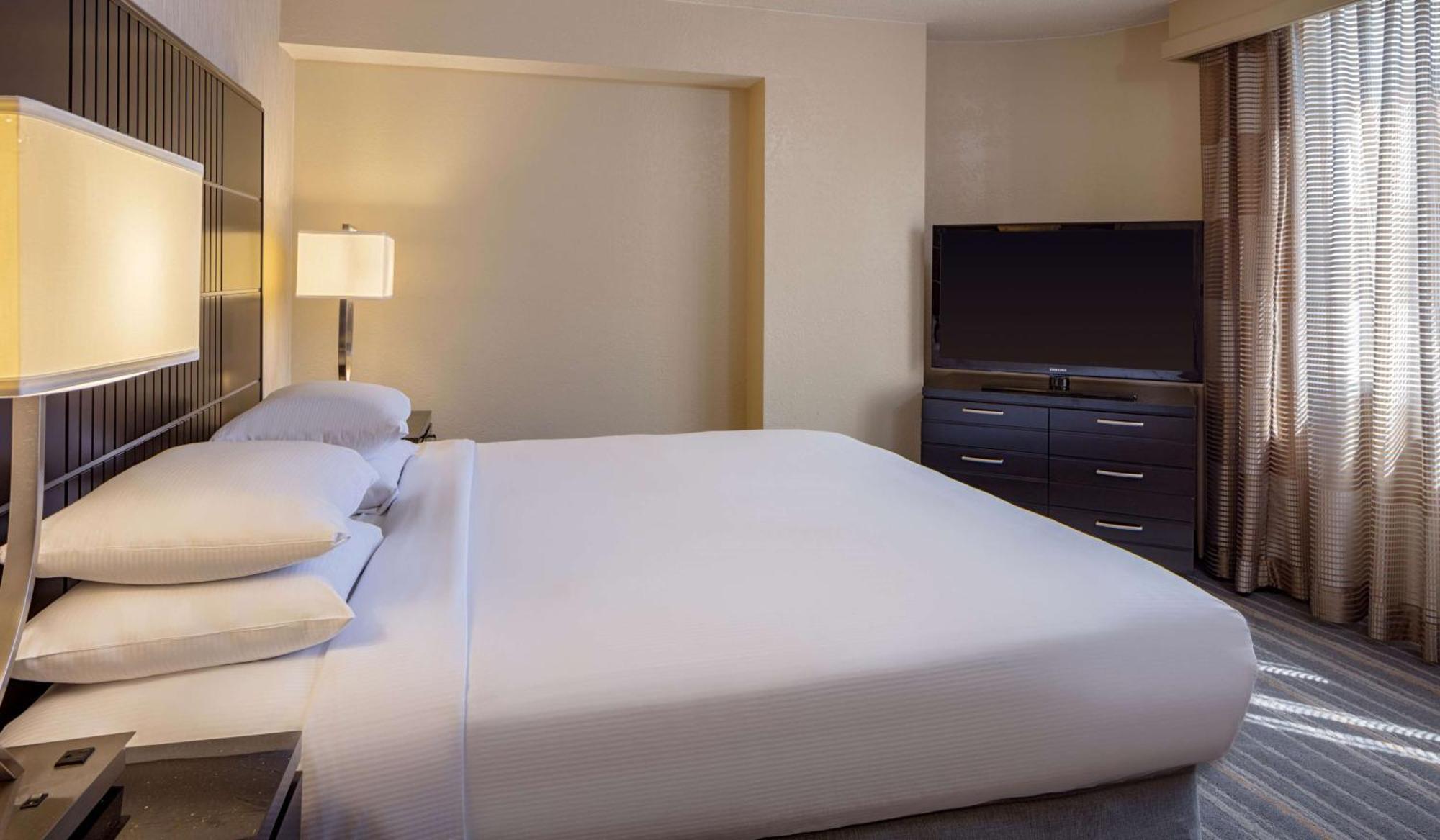 Doubletree Suites By Hilton Minneapolis Downtown Экстерьер фото