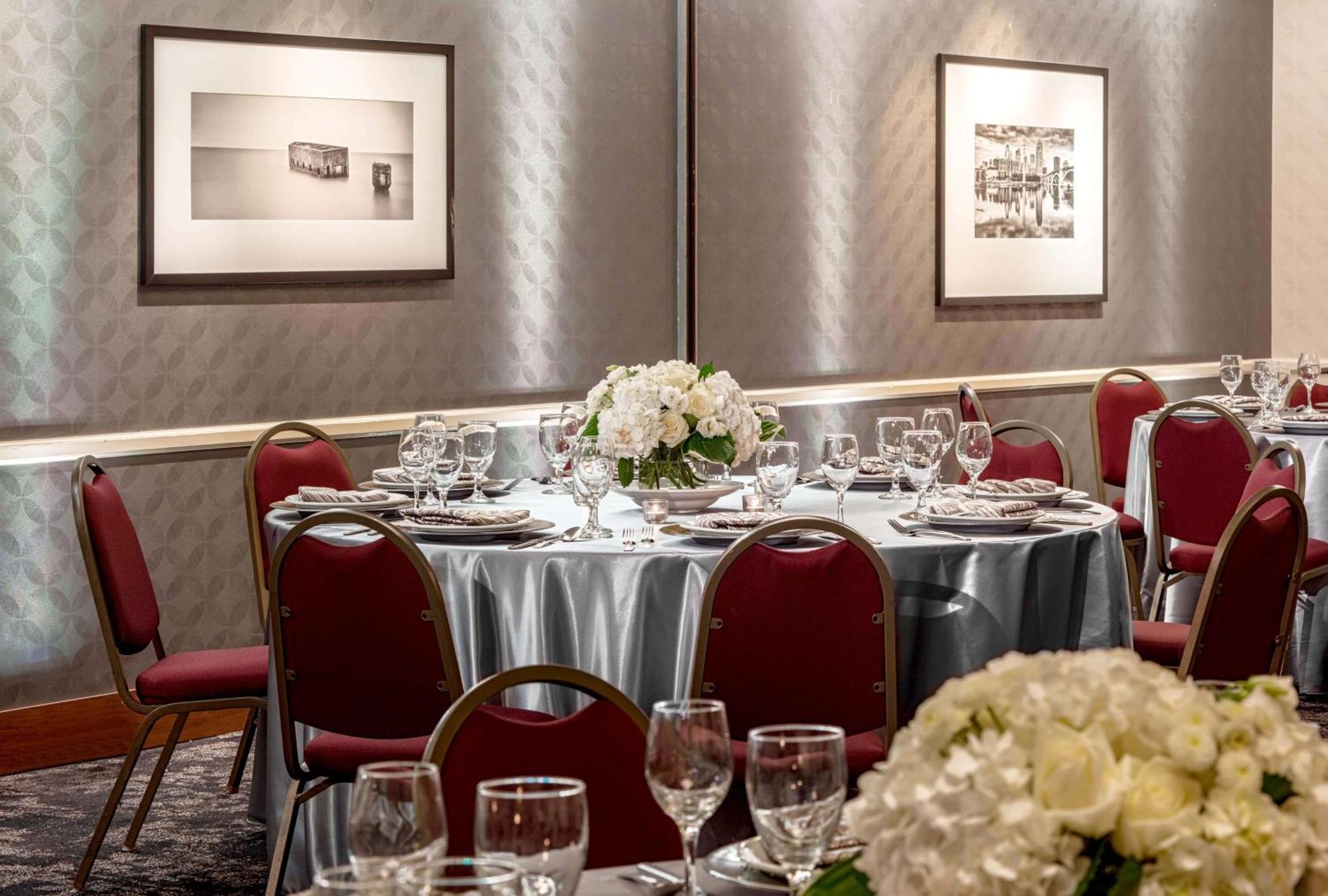 Doubletree Suites By Hilton Minneapolis Downtown Экстерьер фото
