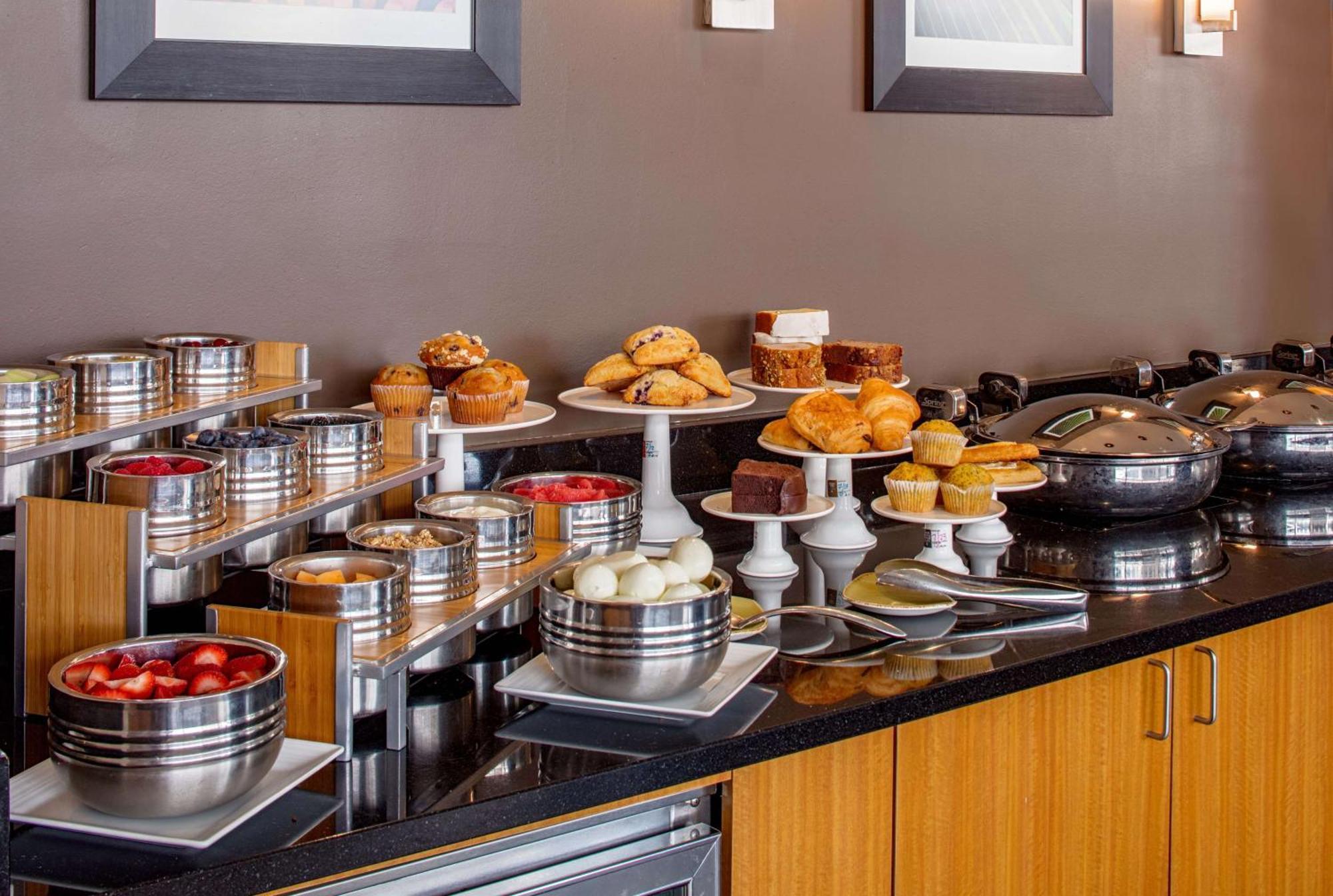 Doubletree Suites By Hilton Minneapolis Downtown Экстерьер фото