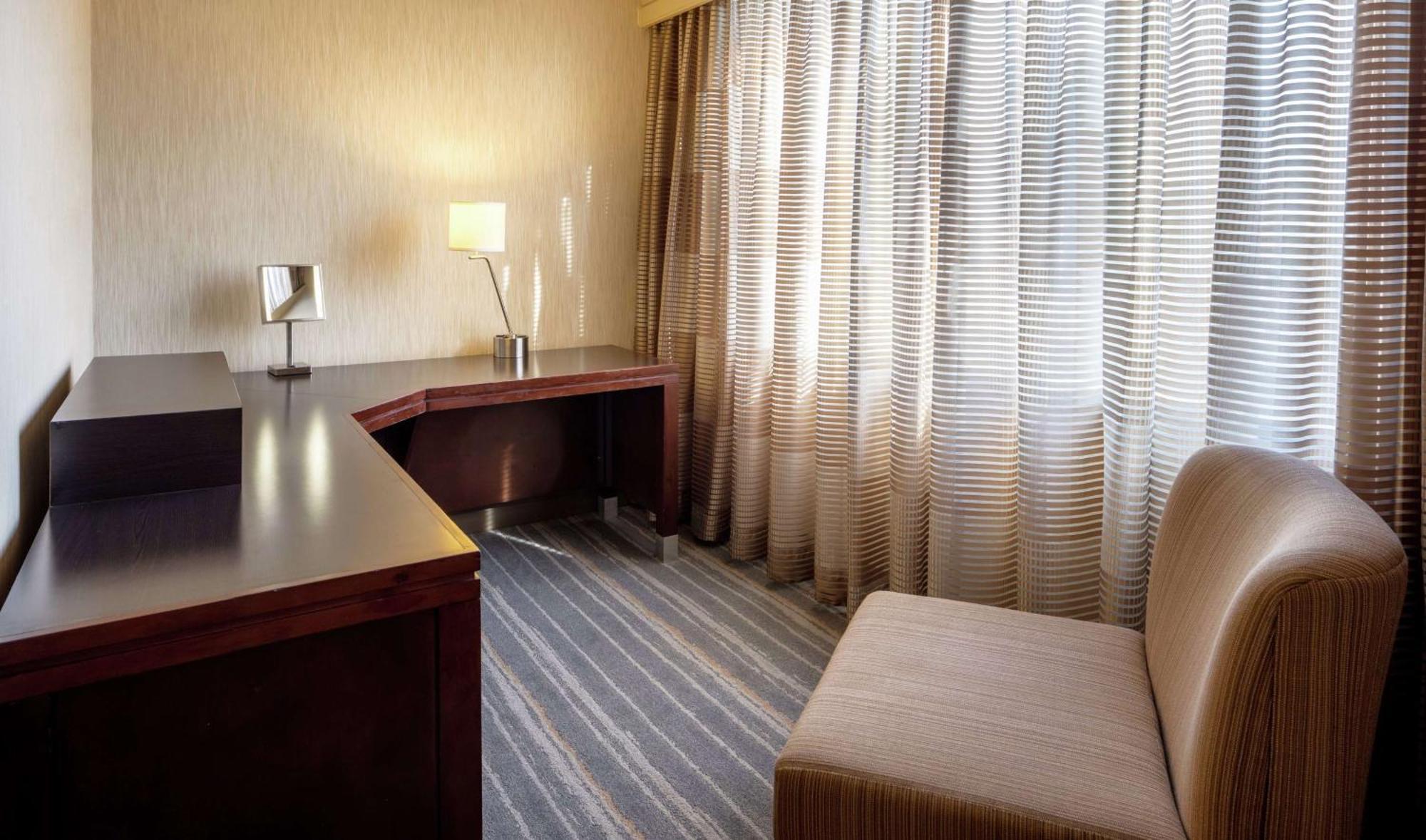 Doubletree Suites By Hilton Minneapolis Downtown Экстерьер фото