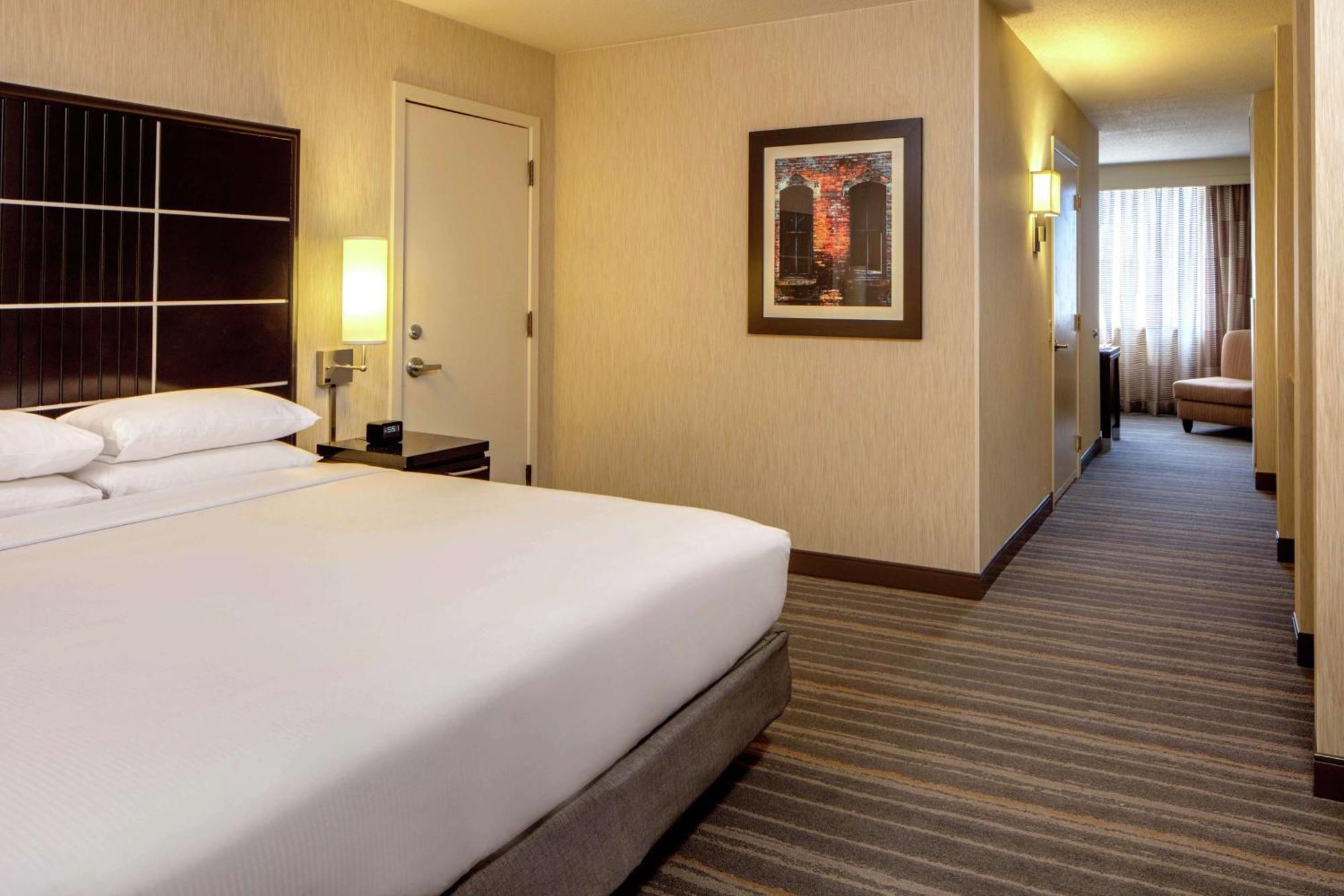 Doubletree Suites By Hilton Minneapolis Downtown Экстерьер фото