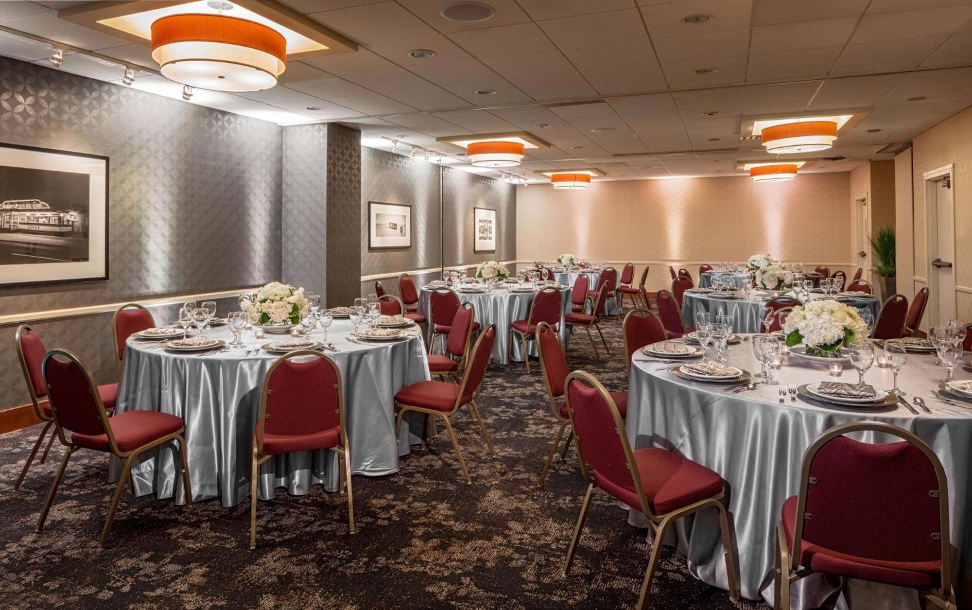 Doubletree Suites By Hilton Minneapolis Downtown Экстерьер фото