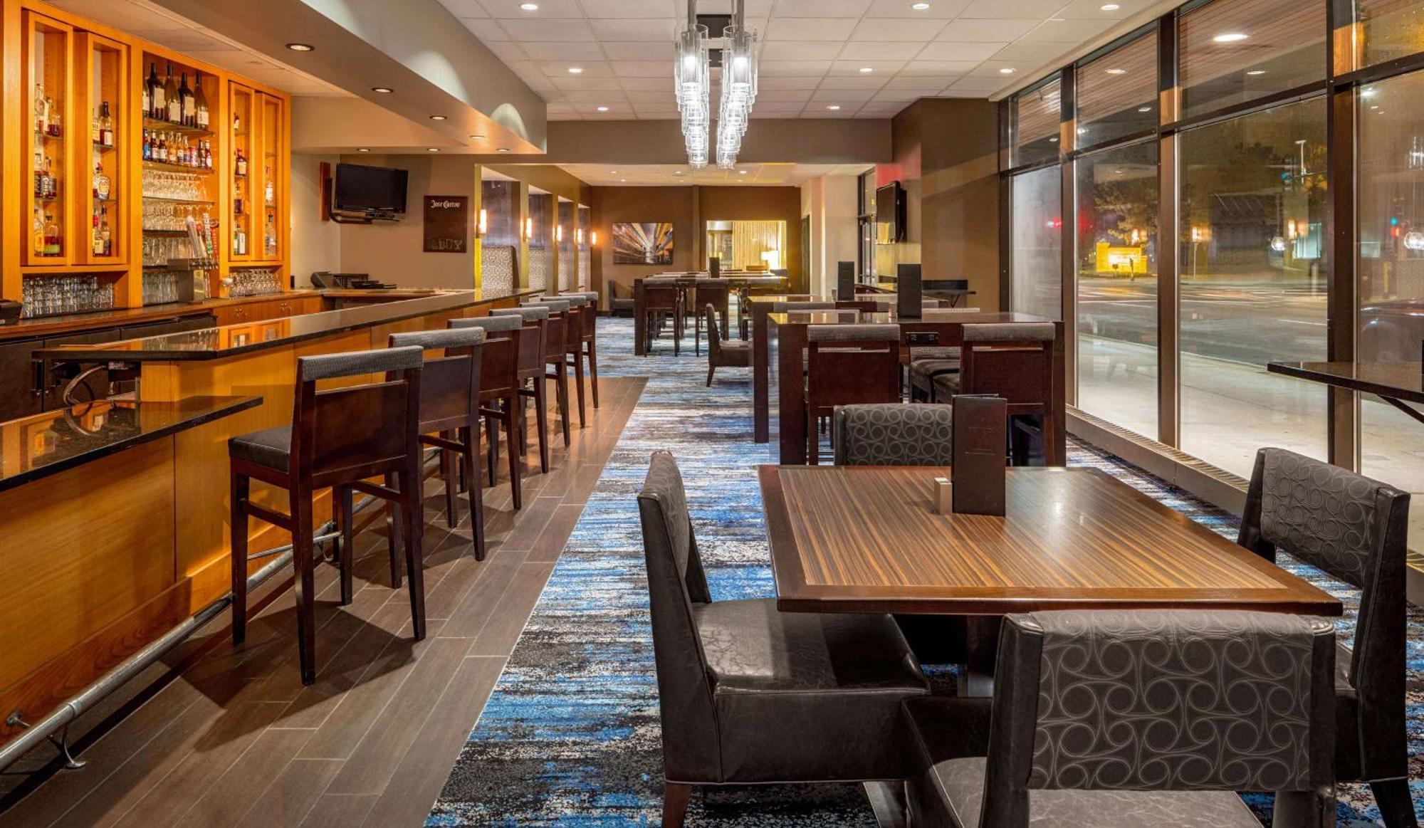 Doubletree Suites By Hilton Minneapolis Downtown Экстерьер фото