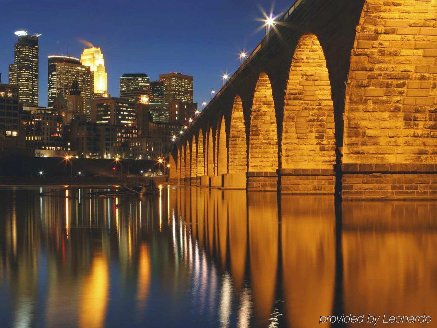 Doubletree Suites By Hilton Minneapolis Downtown Экстерьер фото