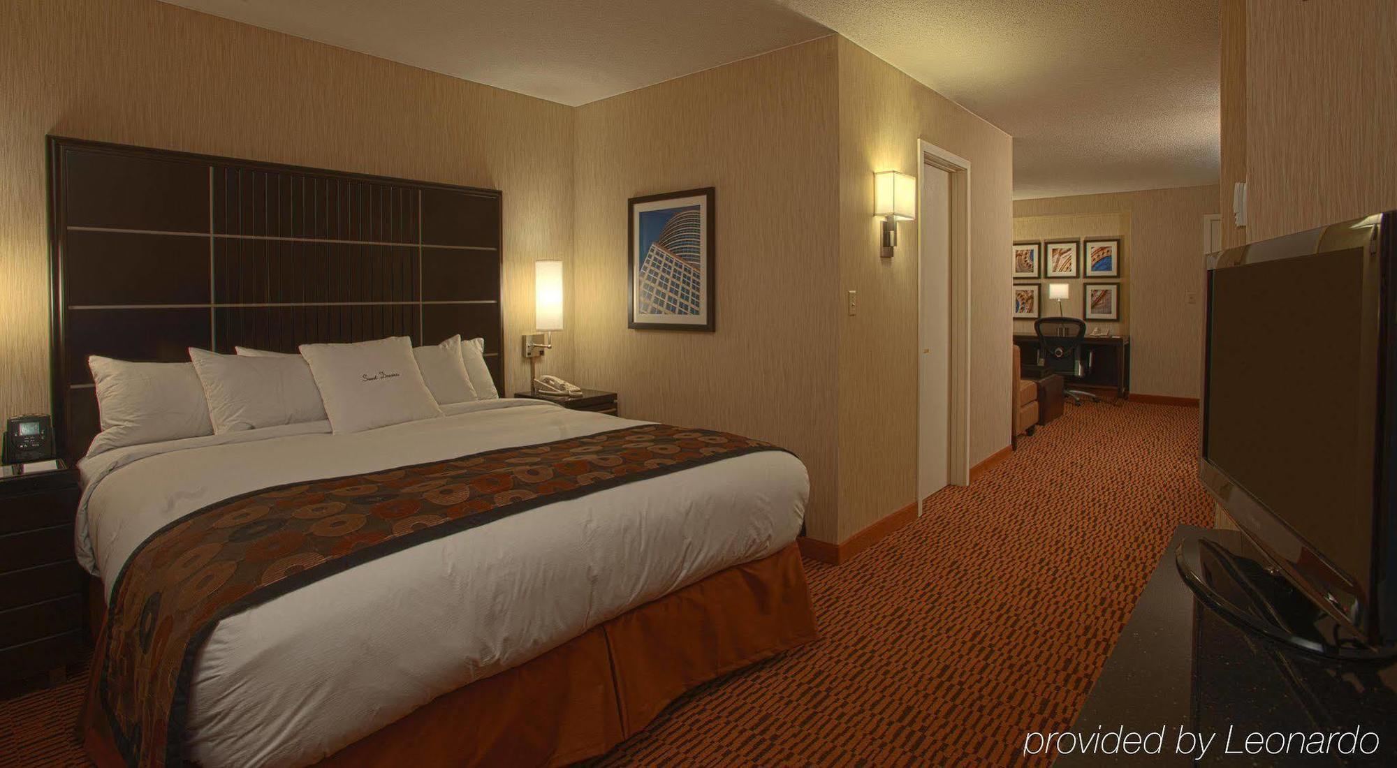 Doubletree Suites By Hilton Minneapolis Downtown Экстерьер фото