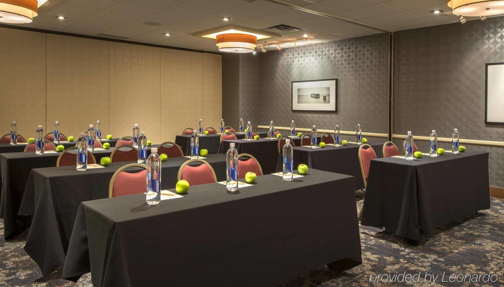 Doubletree Suites By Hilton Minneapolis Downtown Экстерьер фото