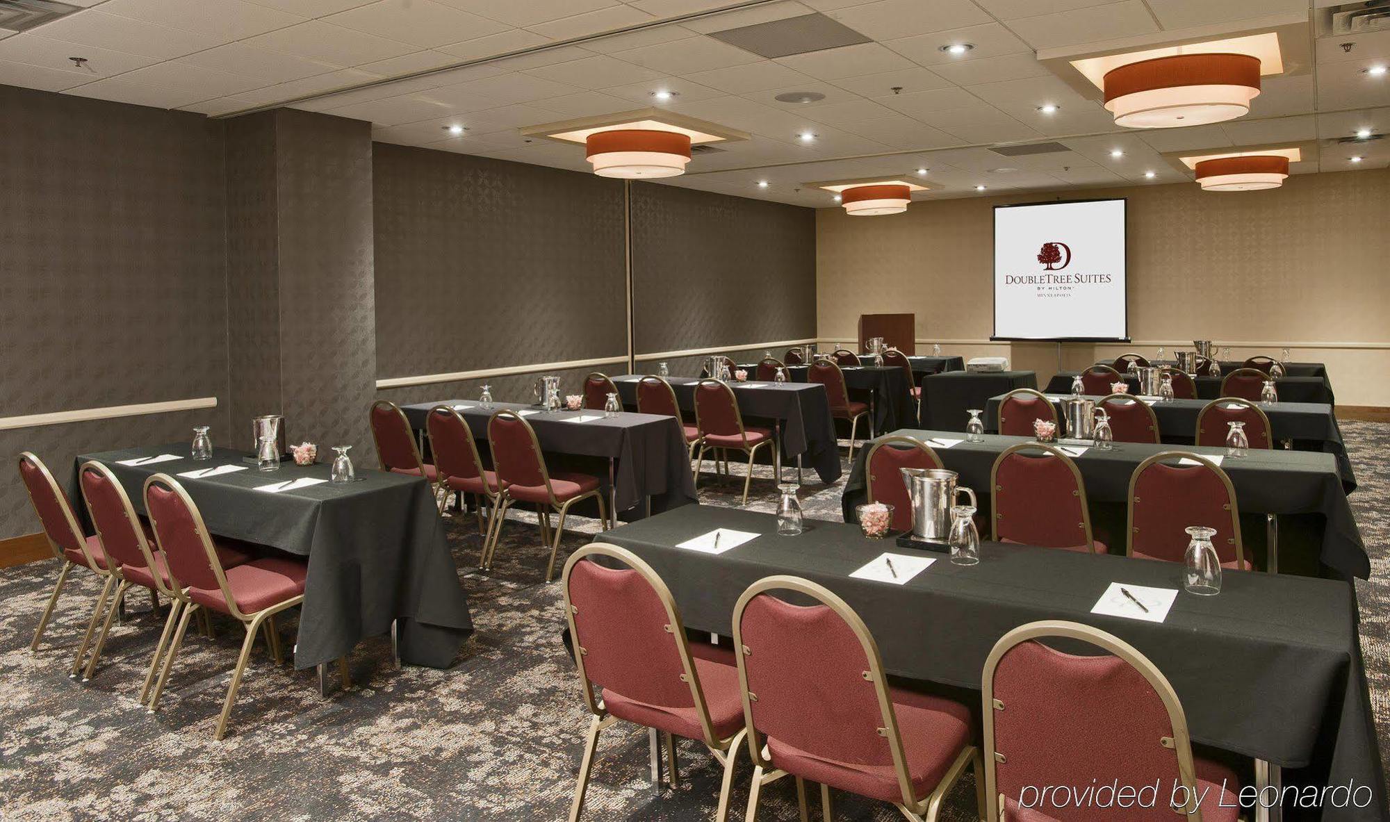 Doubletree Suites By Hilton Minneapolis Downtown Экстерьер фото