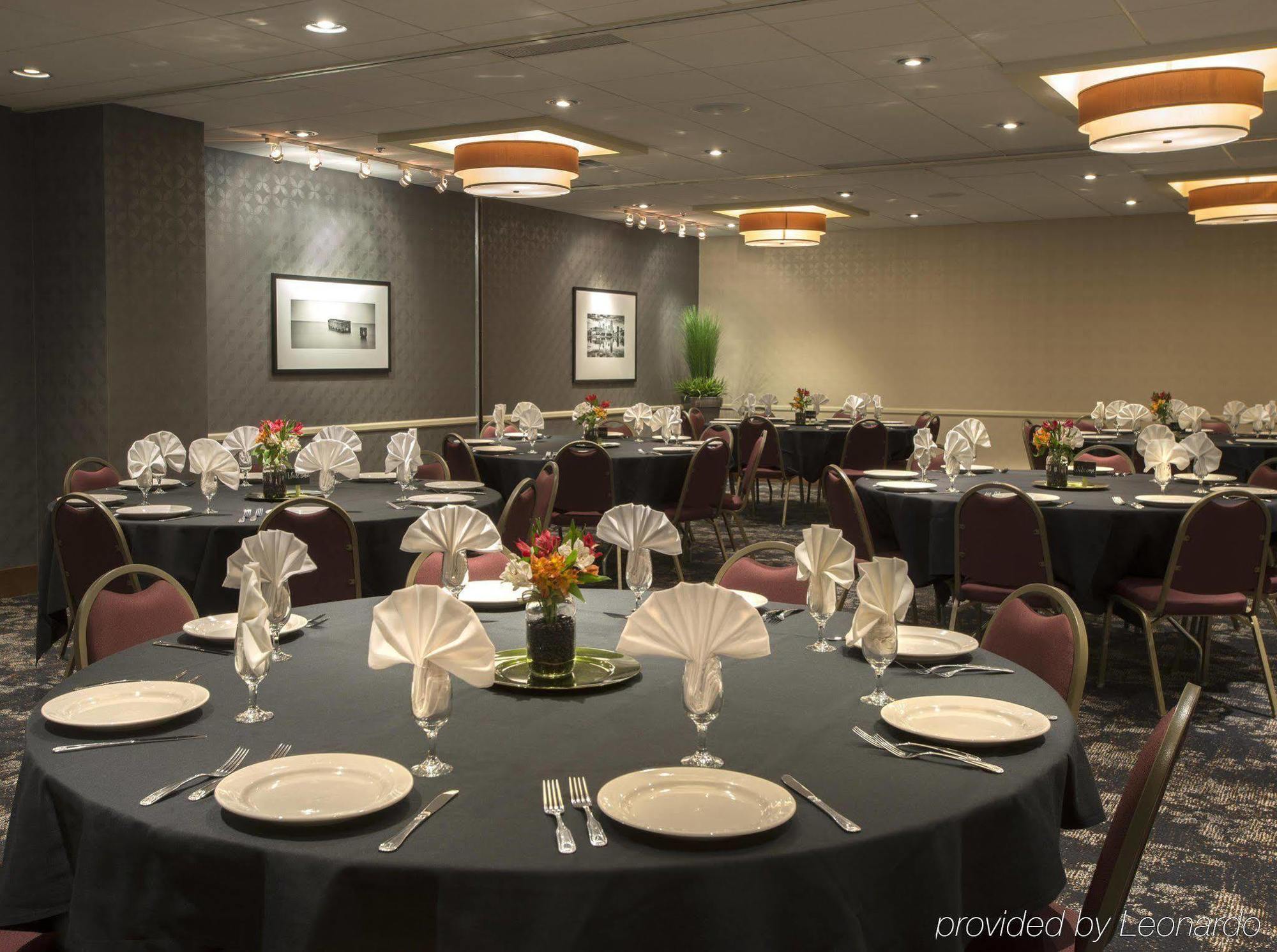 Doubletree Suites By Hilton Minneapolis Downtown Экстерьер фото