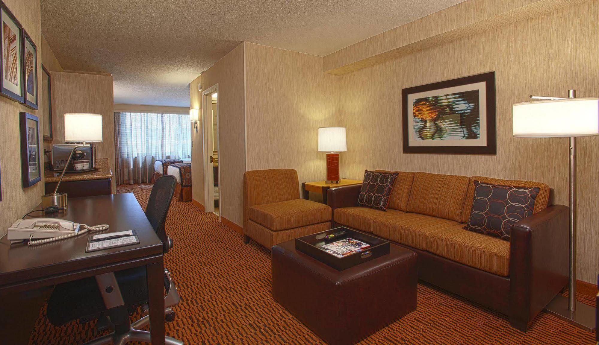 Doubletree Suites By Hilton Minneapolis Downtown Экстерьер фото